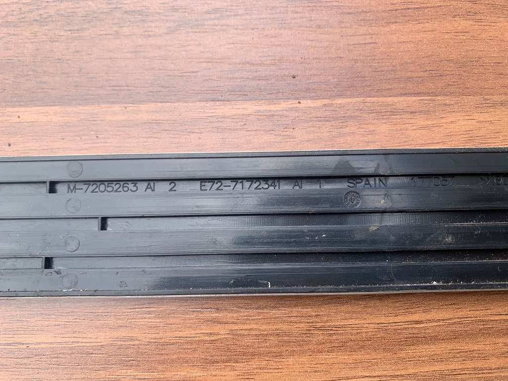 Накладка на порог Перед BMW X5 E70 7205263 б/у