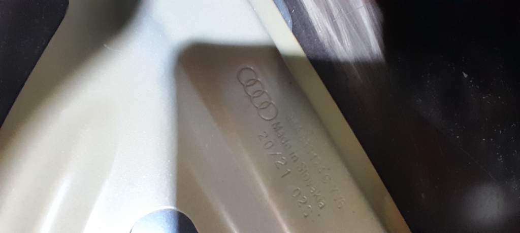 Дверь Зад Прав Audi Q3 F3 83A833052C б/у