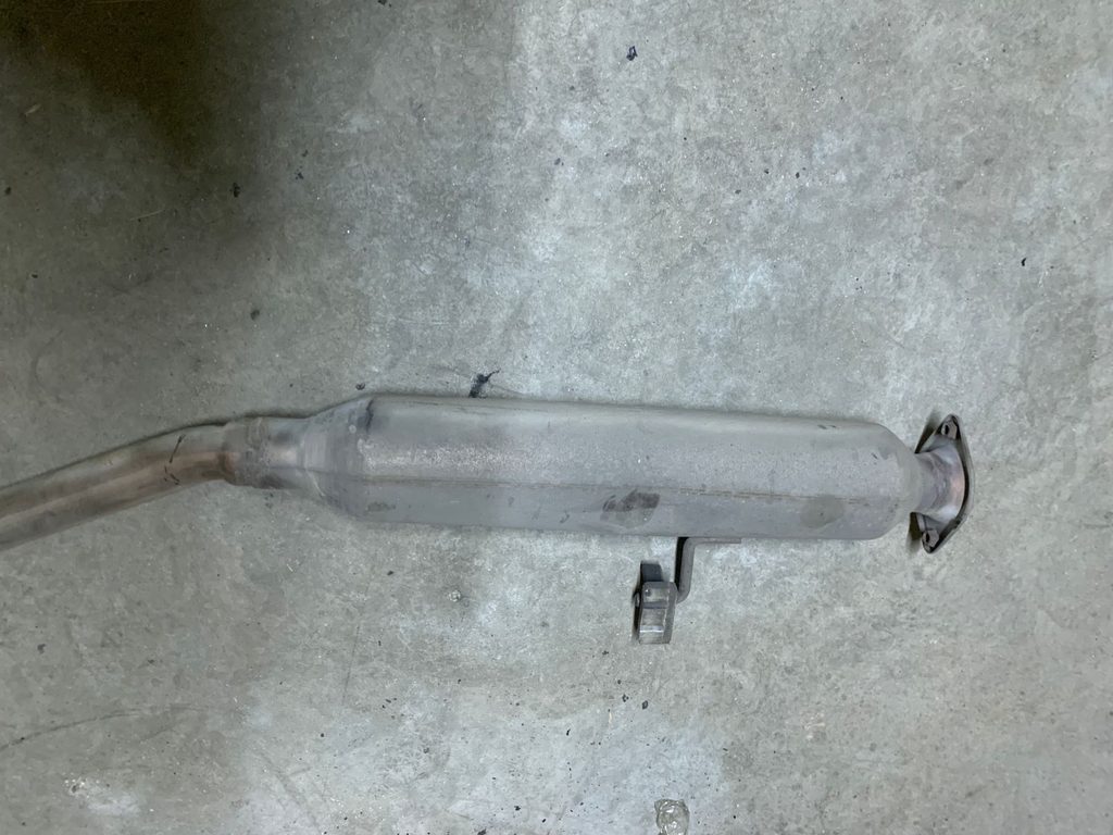 Резонатор SUZUKI Grand Vitara TDA4W (Контрактный) 1426078K01