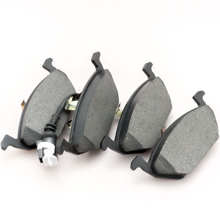 Колодки тормозные IBERIS IB153115 Перед Лев/Прав с датчиком VW JETTA VI 162