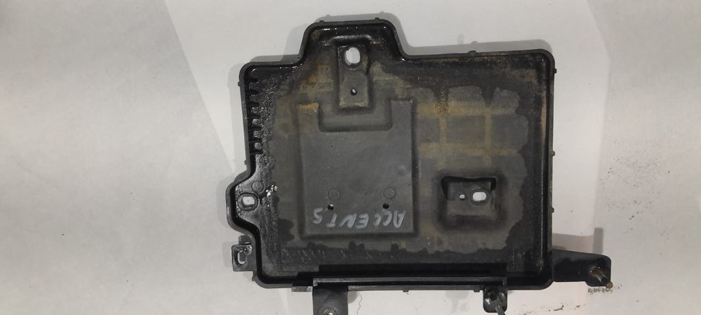 Площадка под аккумулятор HYUNDAI ACCENT 3715025201 б/у