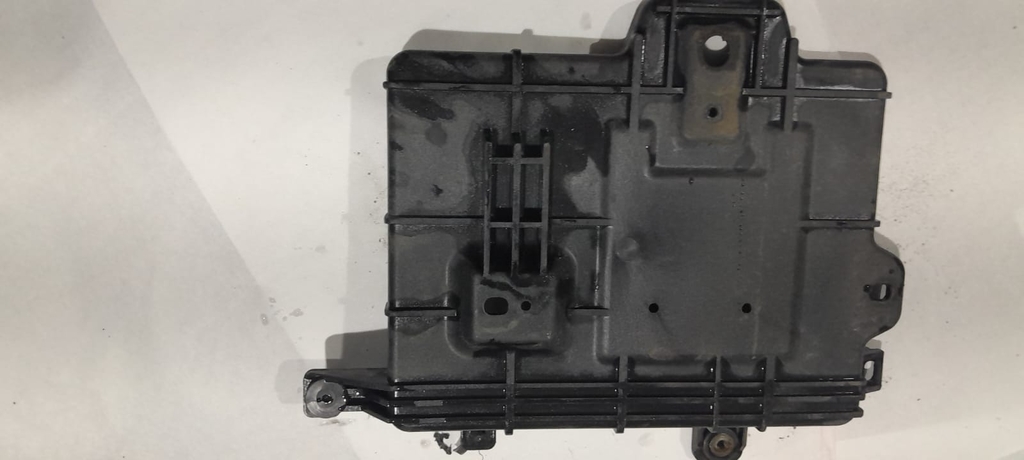 Площадка под аккумулятор HYUNDAI ACCENT 3715025201 б/у