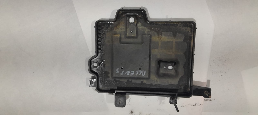 Площадка под аккумулятор HYUNDAI ACCENT 3715025201 б/у