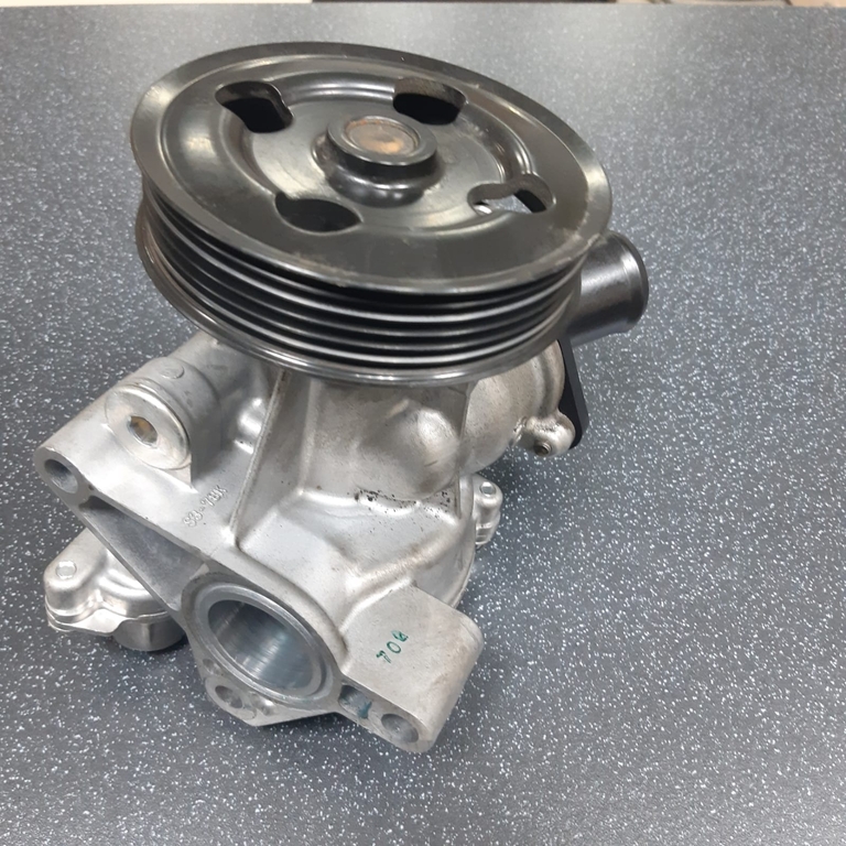 Помпа SUZUKI Grand Vitara TDA4W J24B 1740078892 (Контрактный)