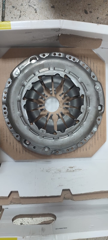 Корзина сцепления Renault Duster Captur Clio III-IV Kangoo II/Scenic II-IV 1.5D 05> LUK 123061810
