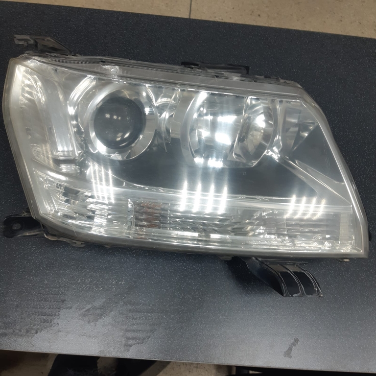 Фара SUZUKI Grand Vitara TDA4W 2008 Перед.Прав. (Контрактный)