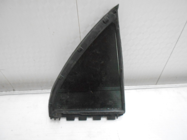Стекло глухое TOYOTA Corolla E120 Зад. Лев. Седан (б/у) 031220224
