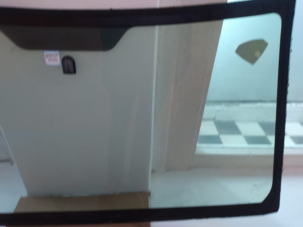 Стекло лобовое Suzuki Escudo / Grand Vitara TD54W TD94W TDA4 OEM 8451065J105PK