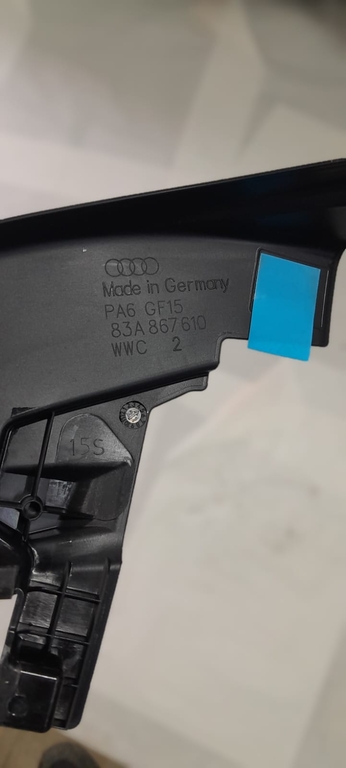 Уплотнитель стекла двери Перед Прав AUDI Q3 83A867610 б/у