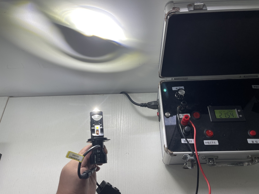 Светодиодные лампы с линзой P5, Led лампы H4 белый свет