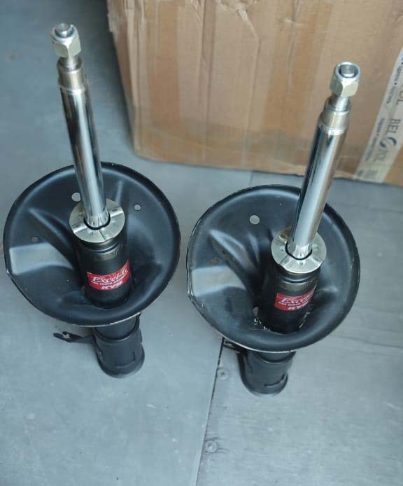 Амортизаторы передние MITSUBISHI CARISMA VOLVO S40 Перед Лев KYB 334309 Перед Прав KYB 334308