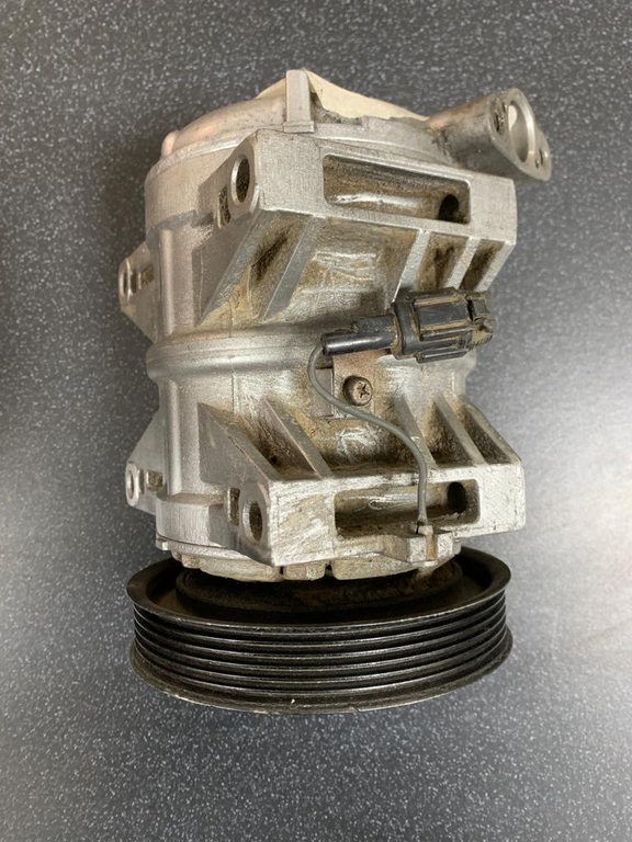 Компрессор кондиционера NISSAN RNessa SR20DE (б/у) 926005V000