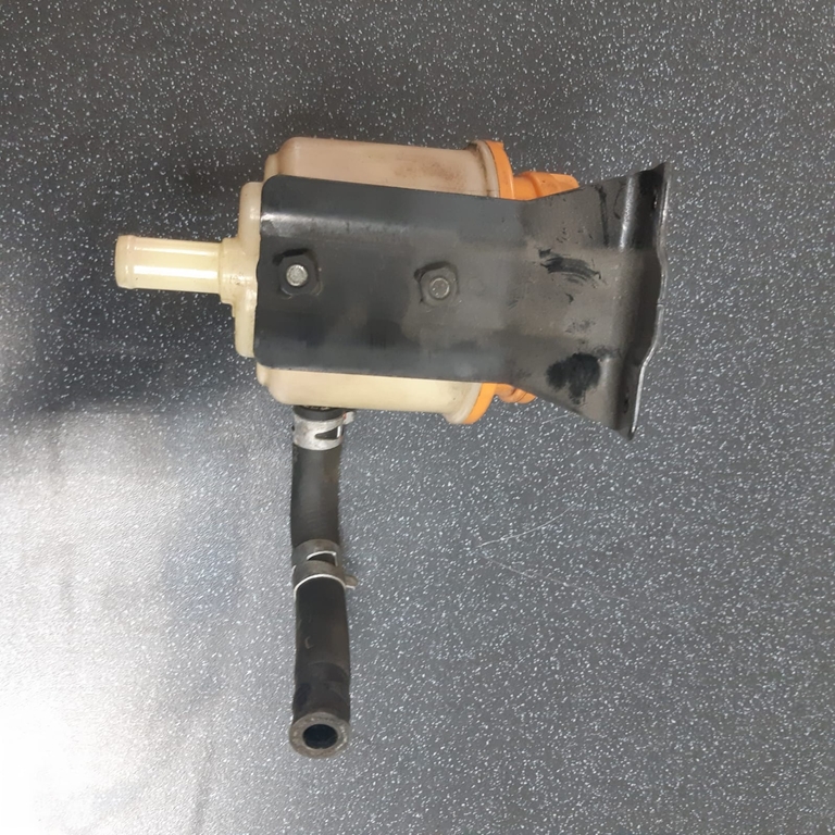 Бачок гидроусилителя SUZUKI Grand Vitara TDA4W J24B 4914065J00 (Контрактный)