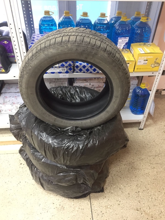 Зимние покрышки Bridgestone 185/60/R15 липучка