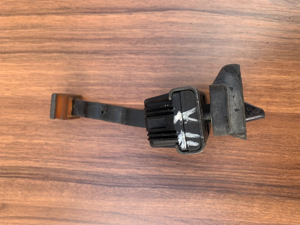 Ограничитель двери Перед Лев BMW X5 E70 51217141024 б/у